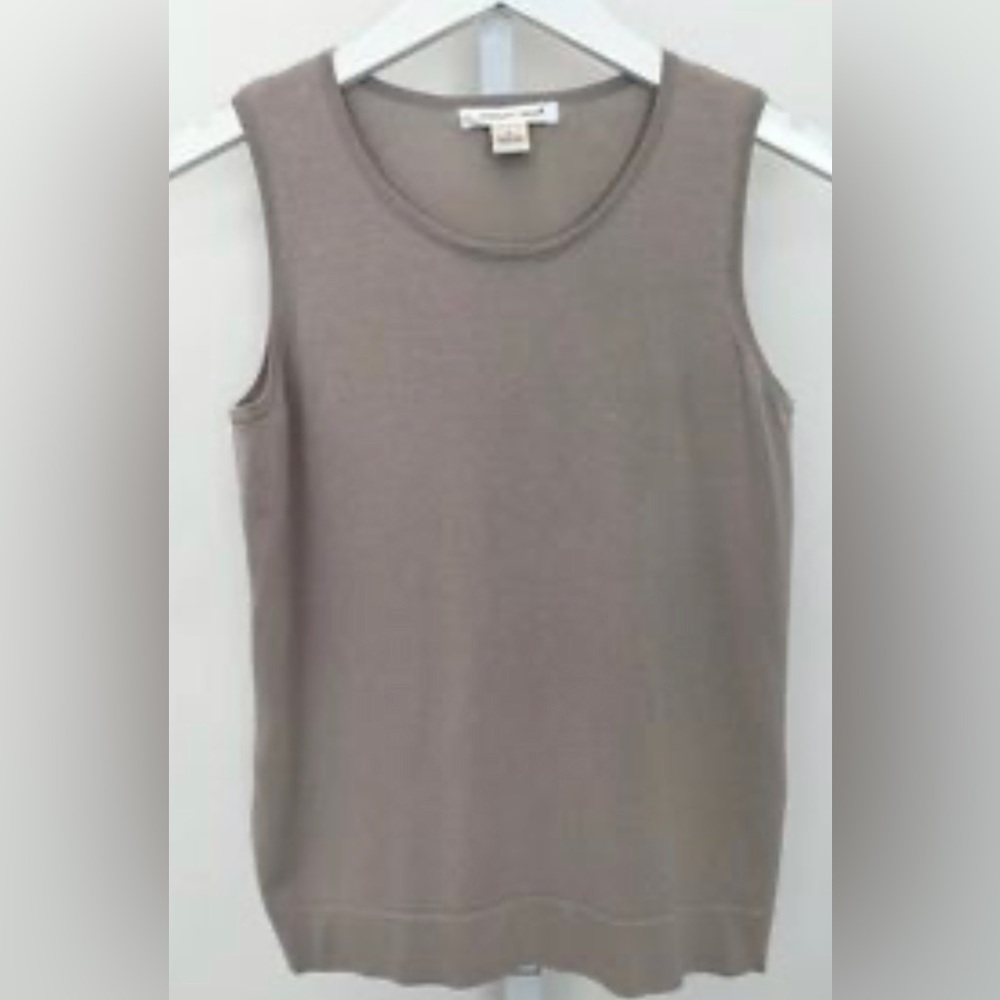 August Silk tan lightweight sleeveless sweater size M